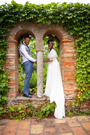 moment rigolo avec mes maries pendant leur seance photo couple Photographe Mariage Gers